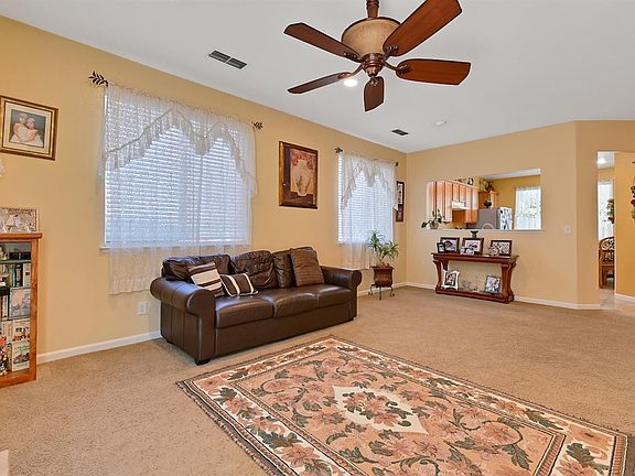 5th image of 215 Stillwater Dr