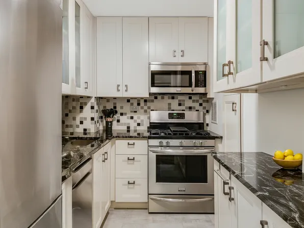 16 West 16th Street image 4 of 8