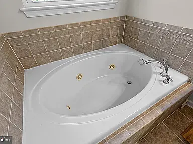3 bed, 1255 sqft, $2,700 — Photo 4