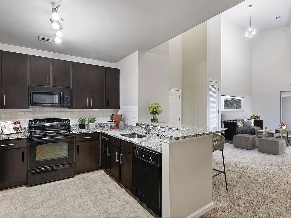 Fully equipped chef's kitchens with granite countertops
