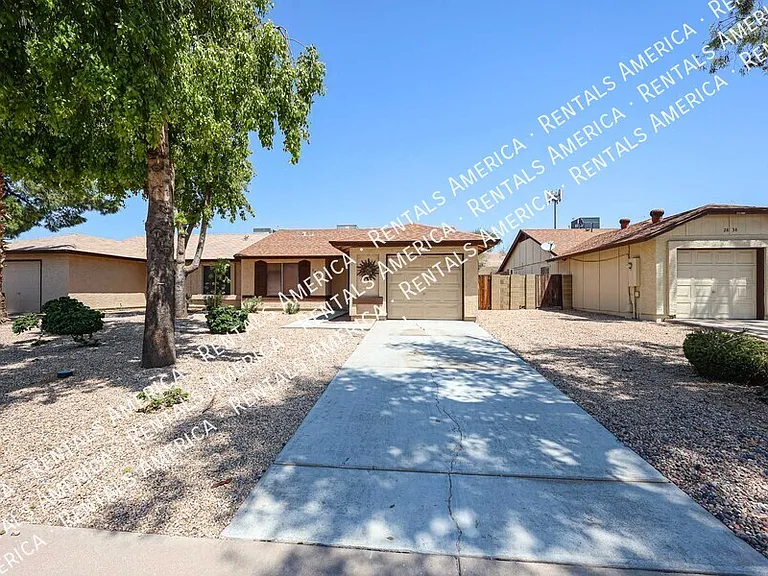 2834 E Isabella Ave — Photo 1