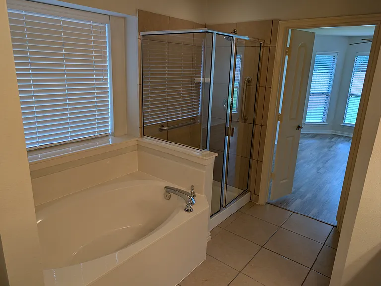 2210 Lakeridge Ln — Photo 6