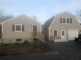 27 Holly St, Halifax, MA 02338
