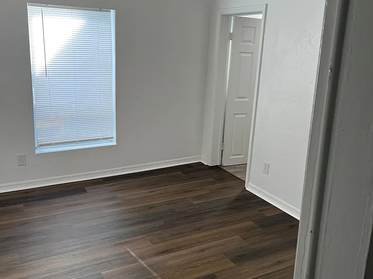 118 E Lime St — Photo 5