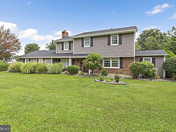 3rd image of 1405 Gunston Rd