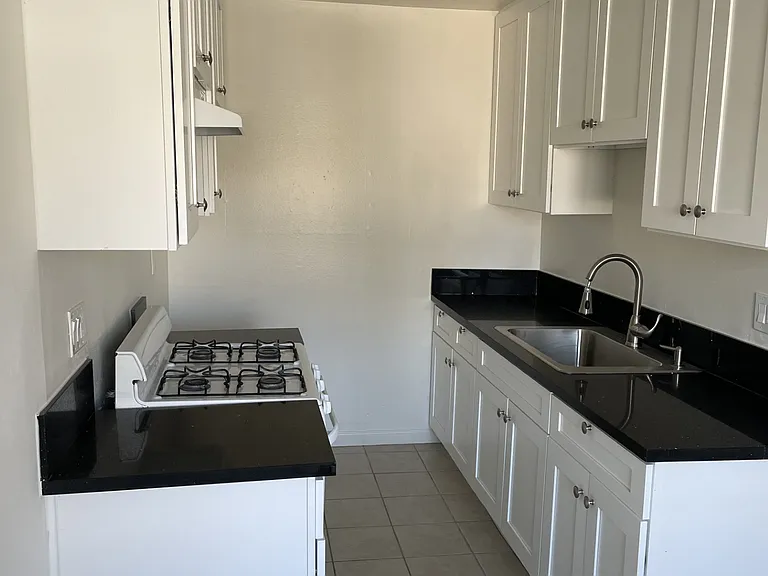 1212 N Westmoreland Ave — Photo 6