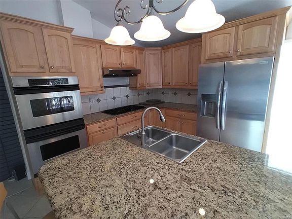 3rd image of 10621 Country View Dr