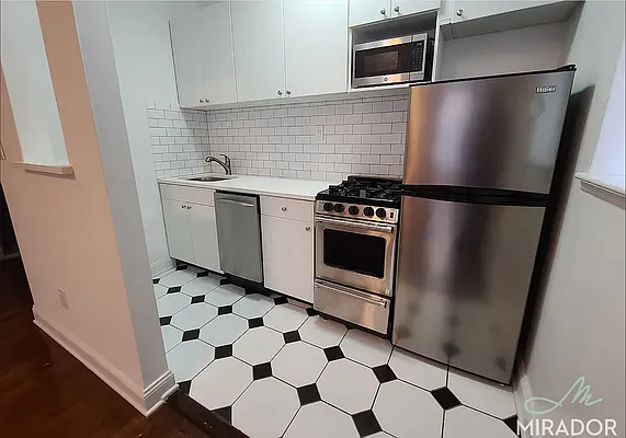 Rented by Mirador Real Estate | media 5