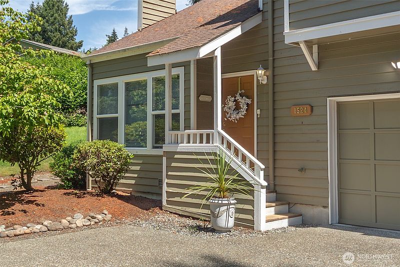 2nd image of 1524 Marine Drive