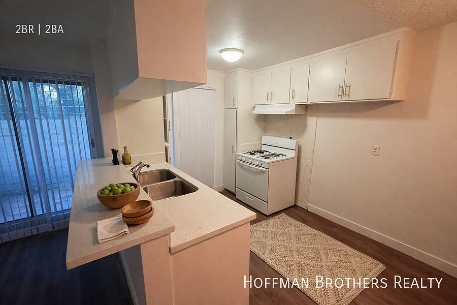 1st image of 700 Glenway Dr APT 5