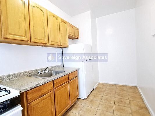 3rd image of 138 Haven Ave #A1
