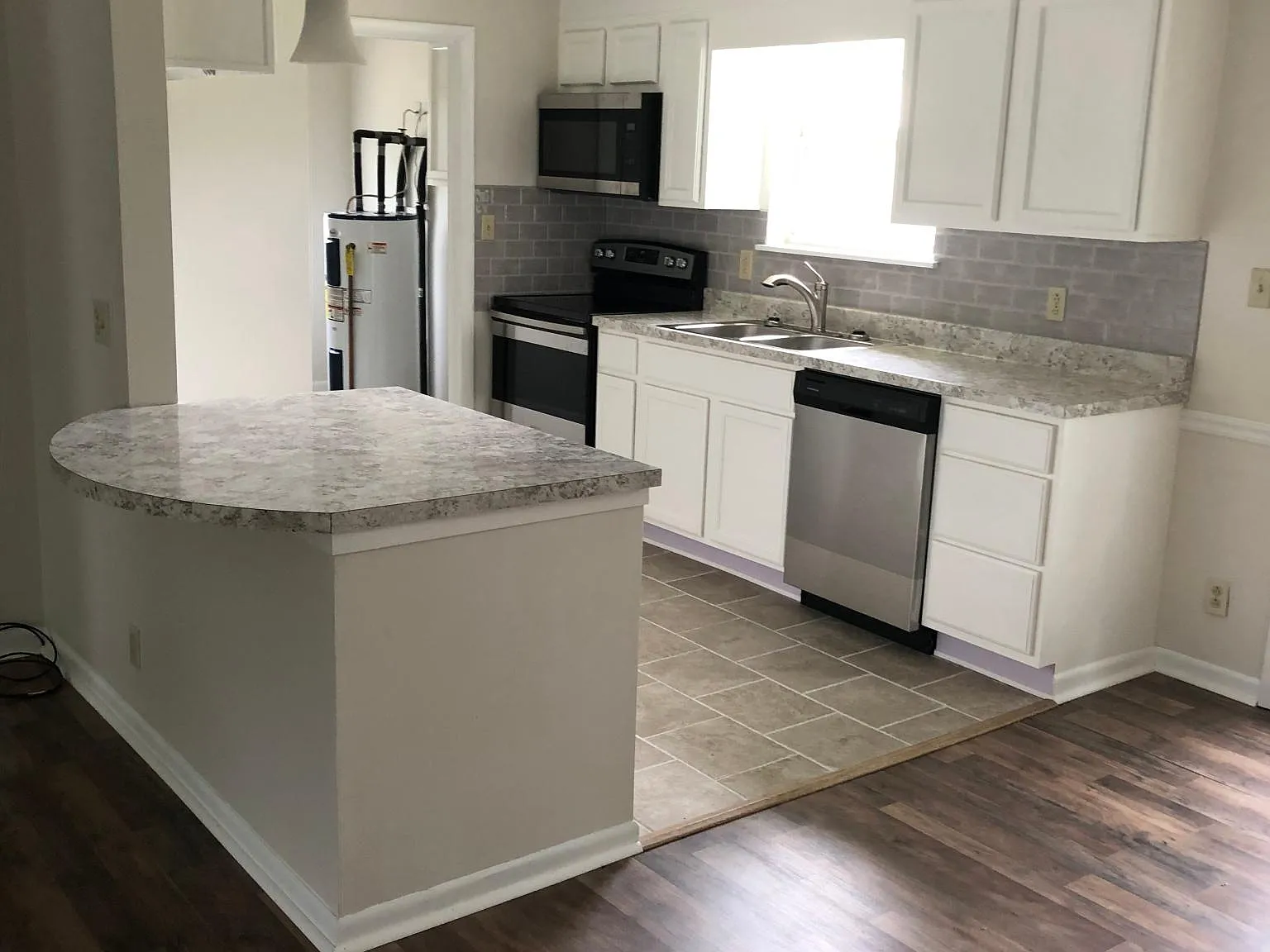 3 bed, 1092 sqft, $1,595 — Photo 3