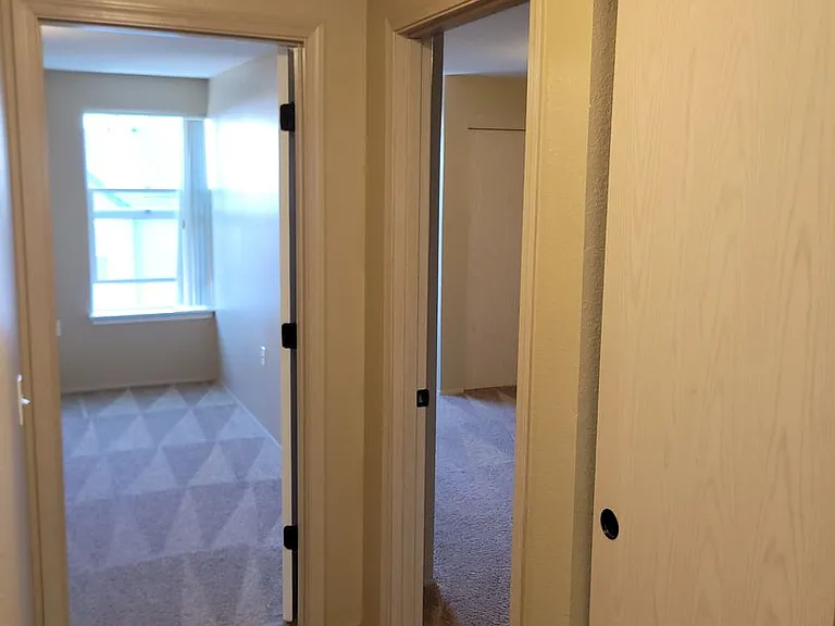South Vista Apartments — Photo 17