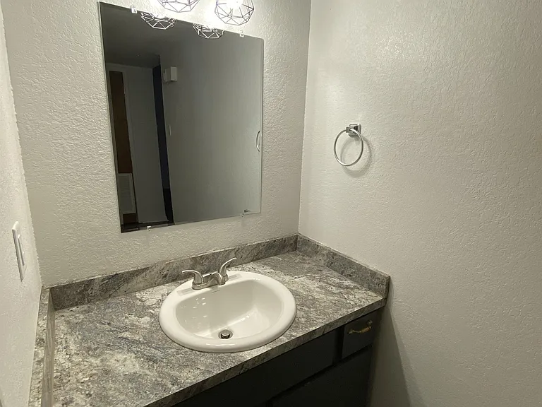 340 W Dogwood St — Photo 5