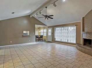 5239 Whittier Oaks Dr, Friendswood, TX 77546