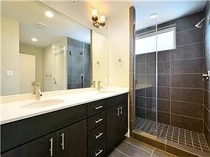 4th image of 2612 W 12th St Unit 402