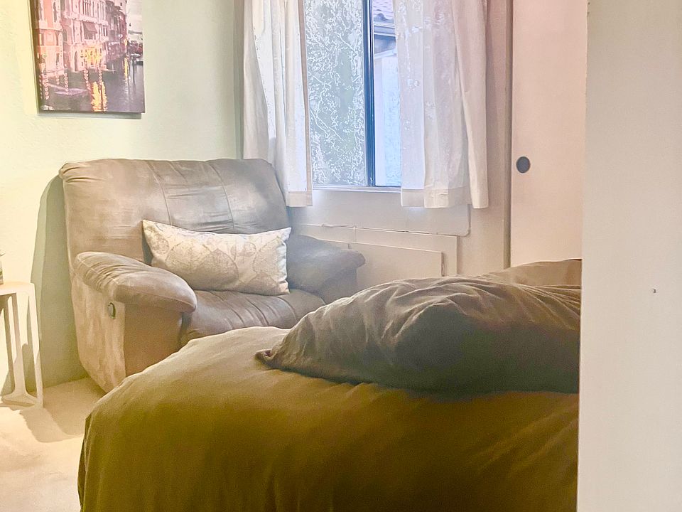 Green suede recliner
Venice canals art