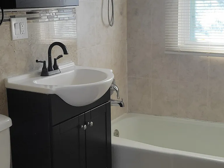 15-17 Fairview Ave #1 — Photo 14
