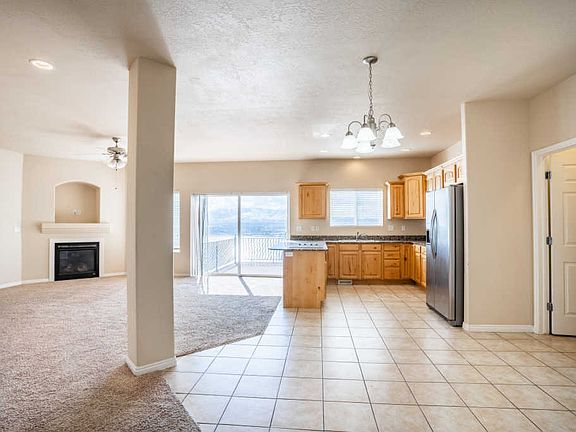 5th image of 1841 W Woodview Dr