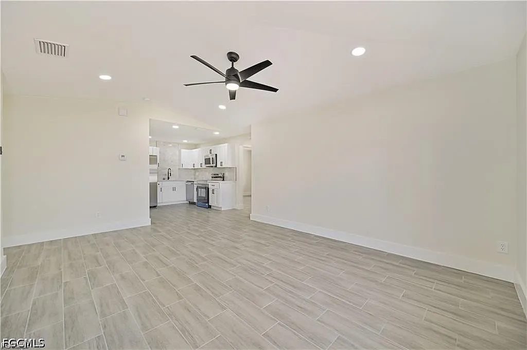 3 bed, 2.0 bath, 1025 sqft, $1,900 — Photo 4
