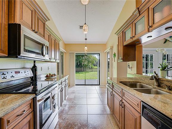 5th image of 1876 Wood Hollow Ct