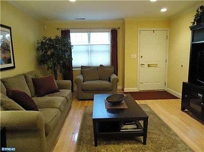 3rd image of 2342 Fairmount Ave #A