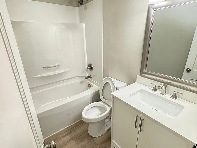 215 W Rice St — Photo 11
