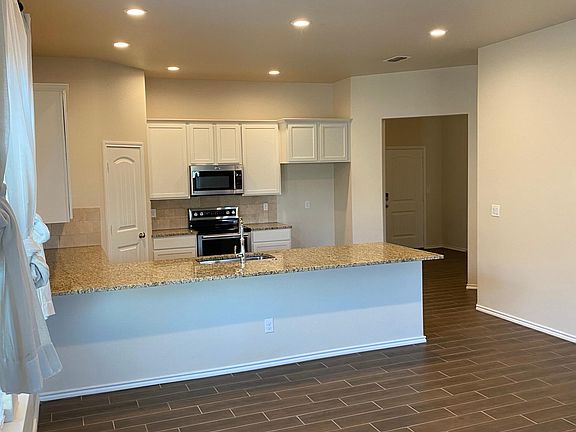 4th image of 13807 Waco Ave