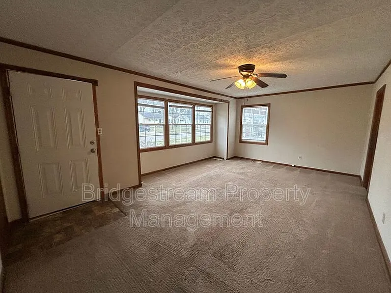 2937 Prentice Dr — Photo 2