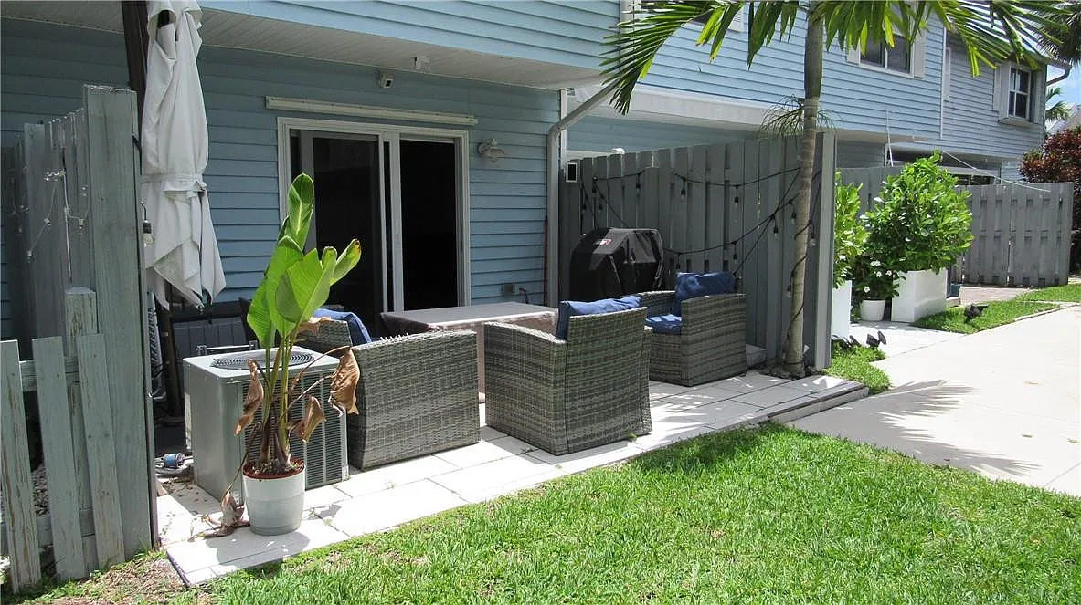 1 bed, 1.5 bath, 977 sqft, $1,650 — Photo 4