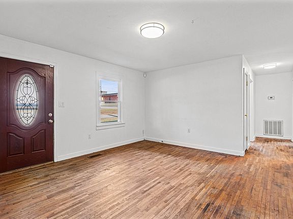 3rd image of 304 N Hickory St