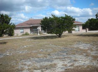 135 SW Bear Skin Trl, Kerrville, TX 78028