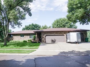 1555 Riverview Dr, Huron, SD 57350