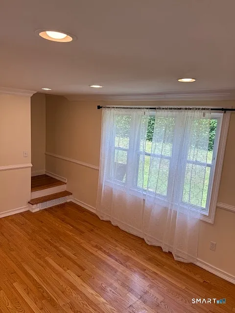 3 bed, 1.0 bath, 1000 sqft, $2,700 — Photo 4