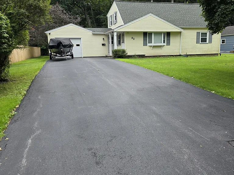 32 Mercedes Dr — Photo 1