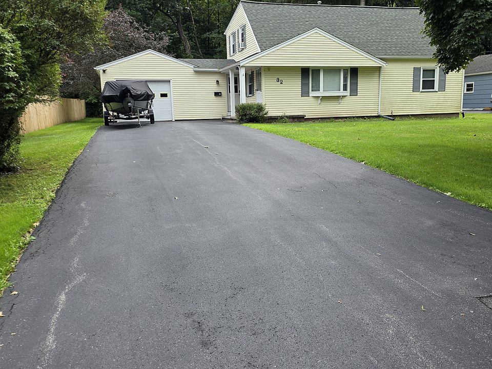1st image of 32 Mercedes Dr
