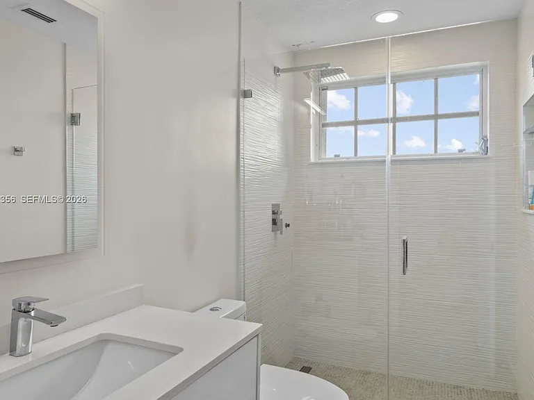 1179 Laguna Springs Dr — Photo 34