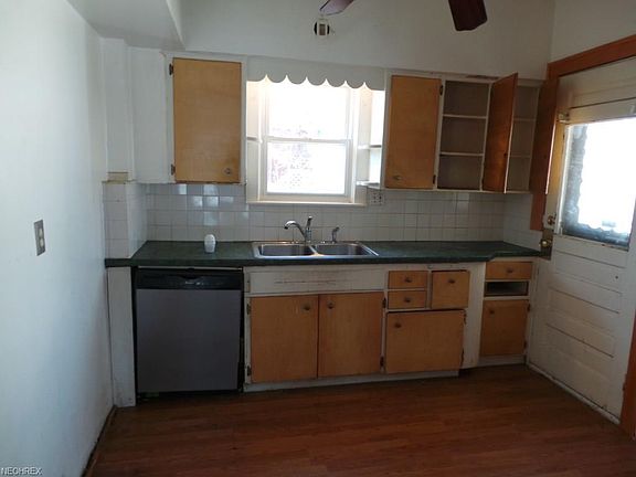 2nd image of 1340 Grant St