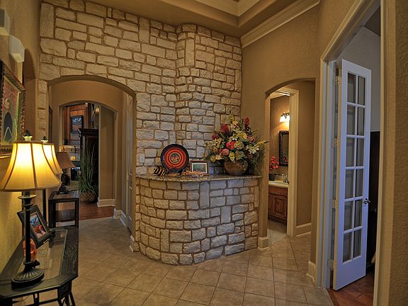 3rd image of 1902 Las Luna Ln