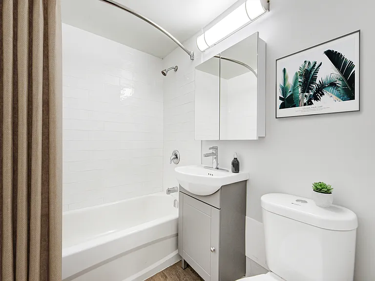 120 Raglan Ave — Photo 8