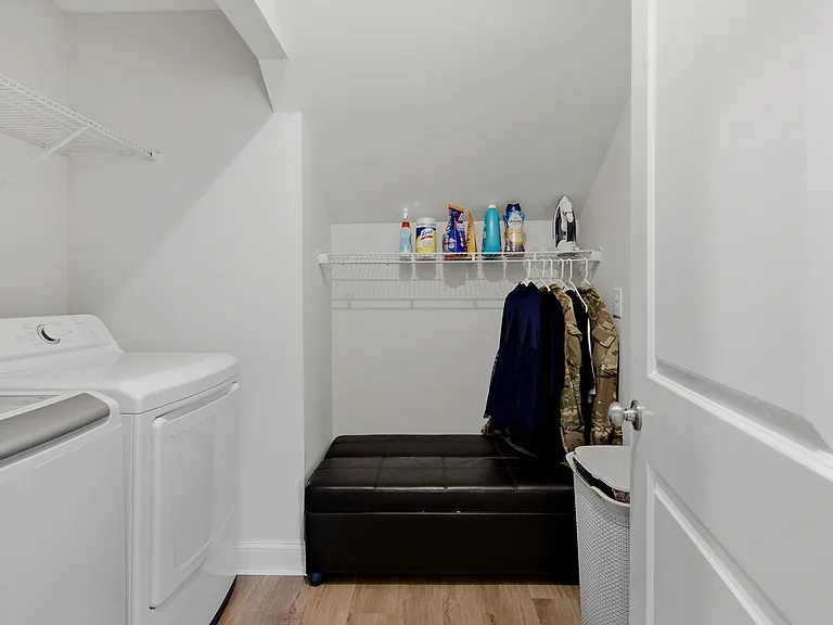 291 Burnside Dr — Photo 43