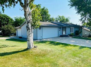 878 Crestview Dr, Watertown, WI 53094