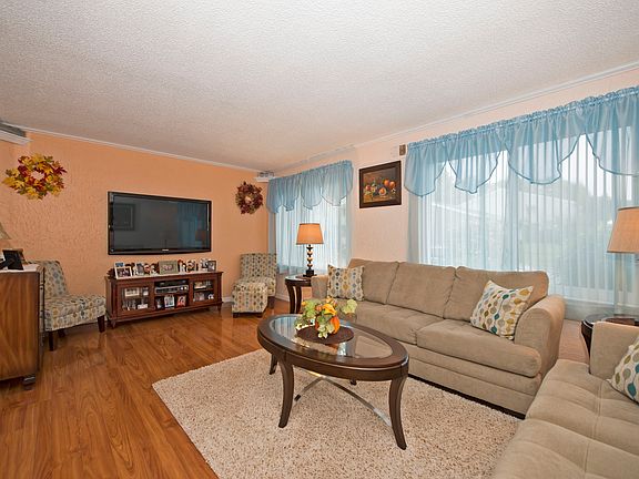 2nd image of 234 Springmeadow Dr Unit A