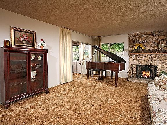5th image of 4624 Rebecca Ave