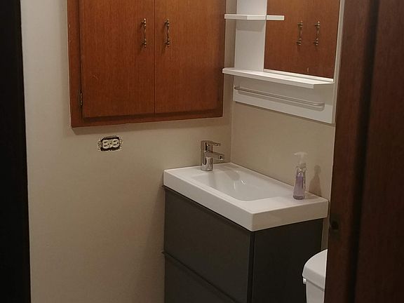 4th image of 420 Ash Ave #1