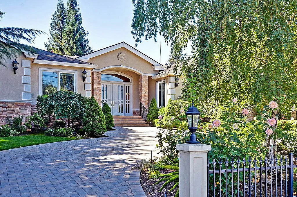 20160 Mendelsohn Ln photo 1