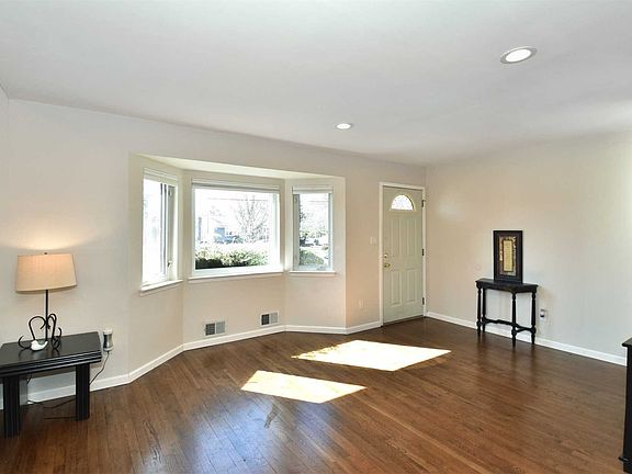 5th image of 35 Euclid Ave