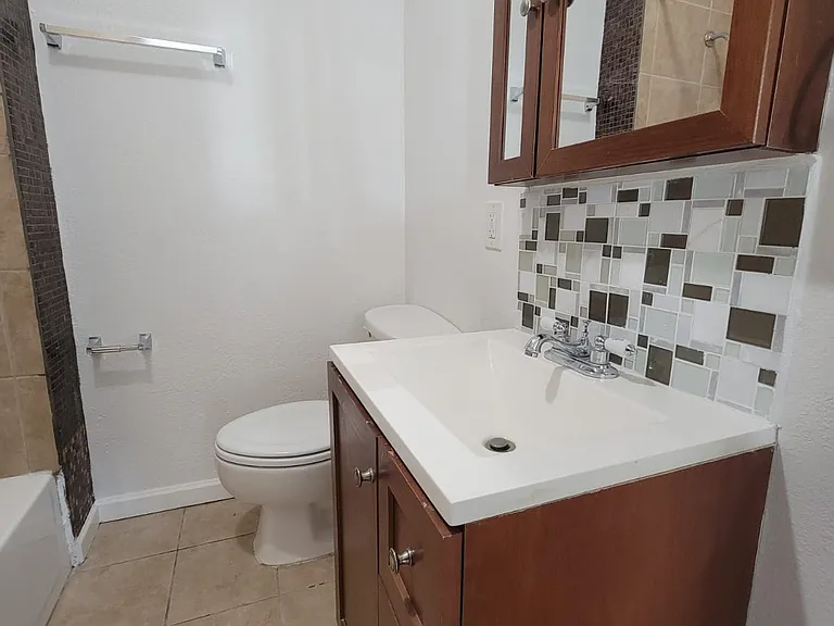 1315 W 101st St #1 — Photo 5