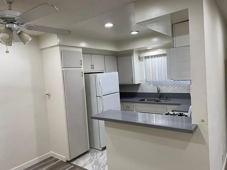 7705 Romaine St #5 — Photo 6