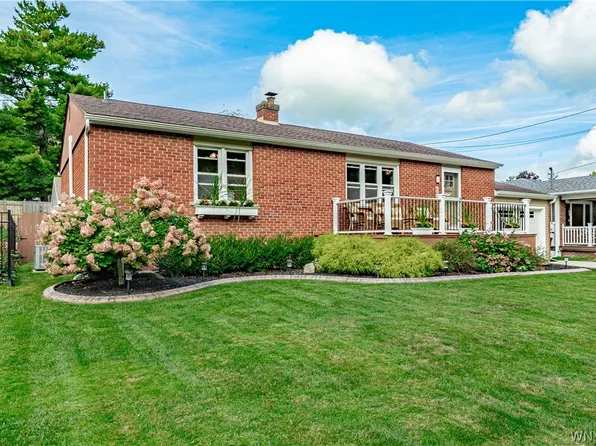 225 S 3rd St, Lewiston, NY 14092